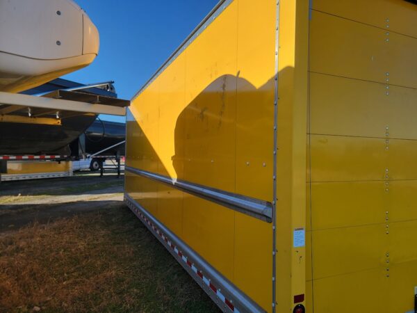 Like New 24ft.  Box Truck Body - Image 3