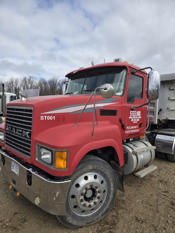 2007 Mack Day cab with a wet kit for sale - Image 2