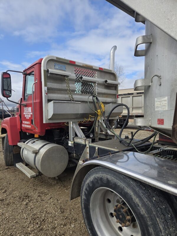 2007 Mack Day cab with a wet kit for sale - Image 4