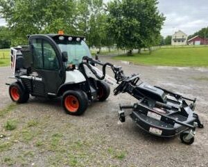 2021 Bobcat 5610 With 90in Finish Mower