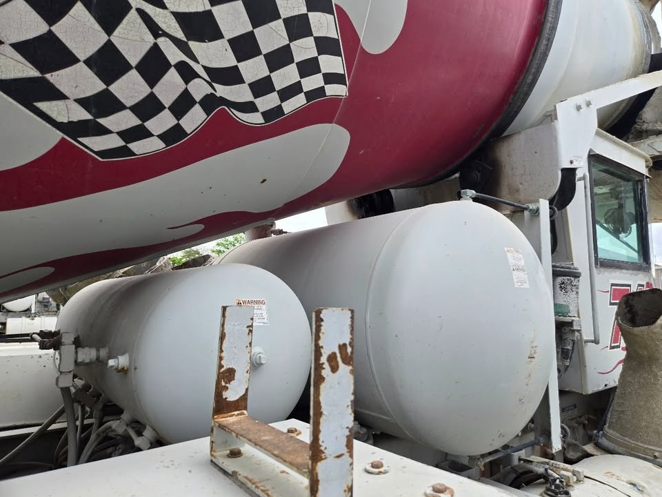 2005 Terex 5 axle Front Discharge Mixer - Image 4