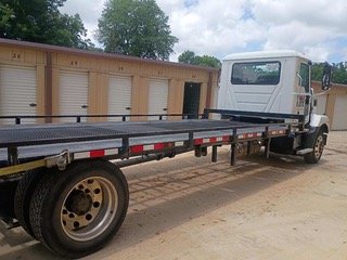 2025 Mack Flatbed with Folding Ramps - Image 4
