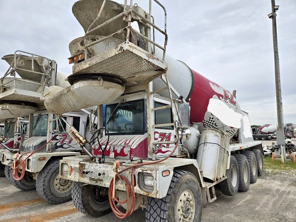 2005 Terex 5 axle Front Discharge Mixer - Image 3