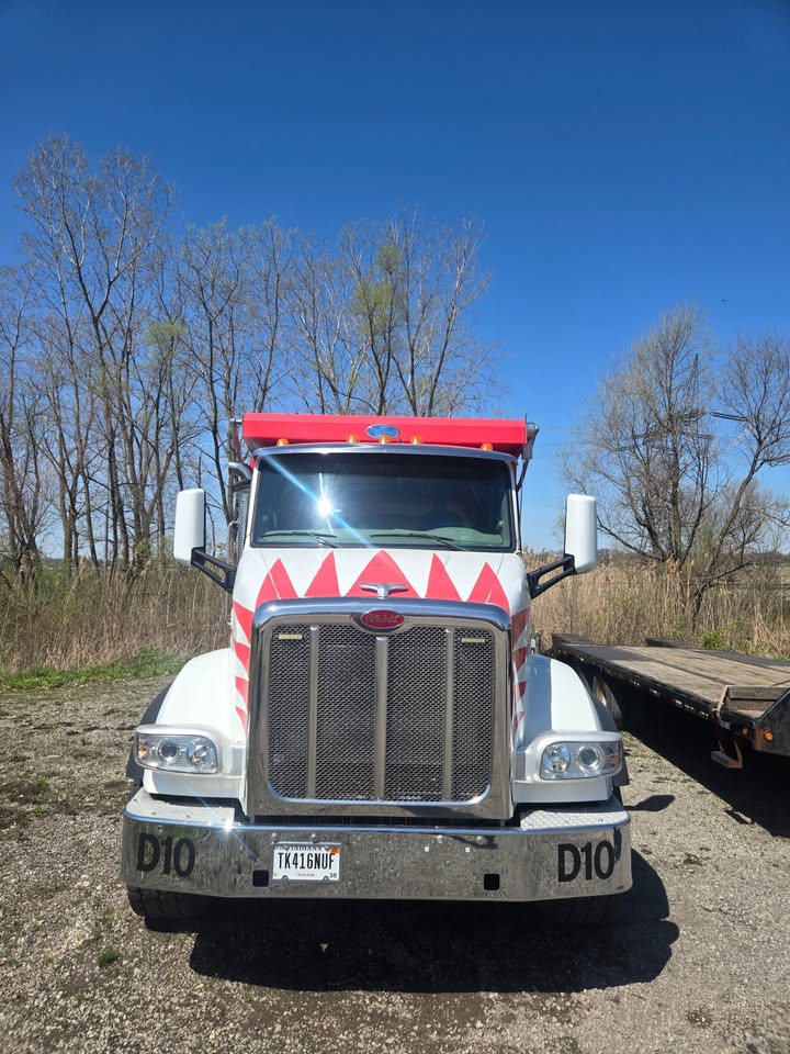 2018 Peterbilt Tri-Axle Dump Truck - Image 4