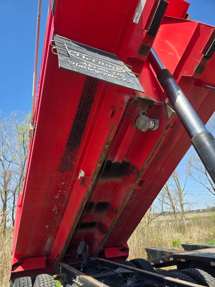 2018 Peterbilt Tri-Axle Dump Truck - Image 7