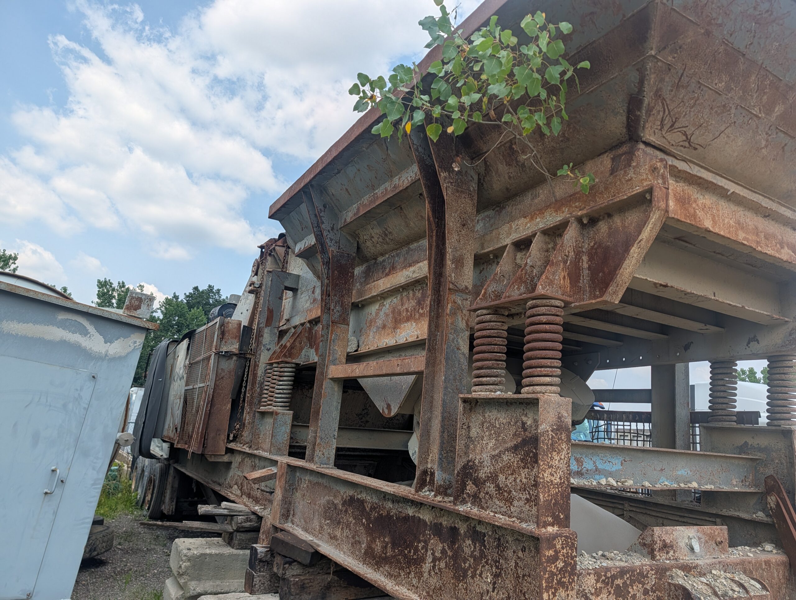 Inertia Model 5066 LPR Crusher with Radial Stackers - Image 14