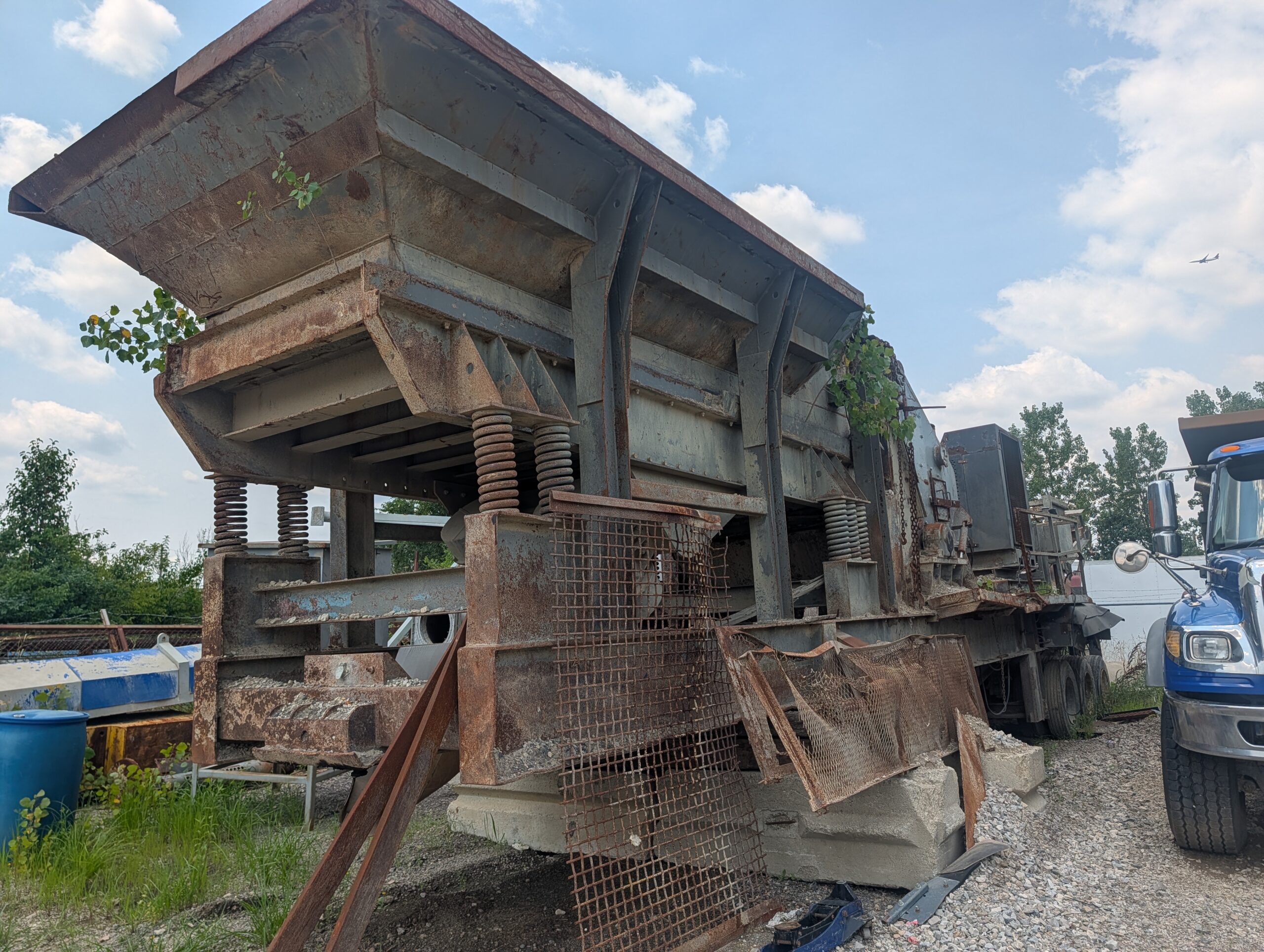 Inertia Model 5066 LPR Crusher with Radial Stackers - Image 13