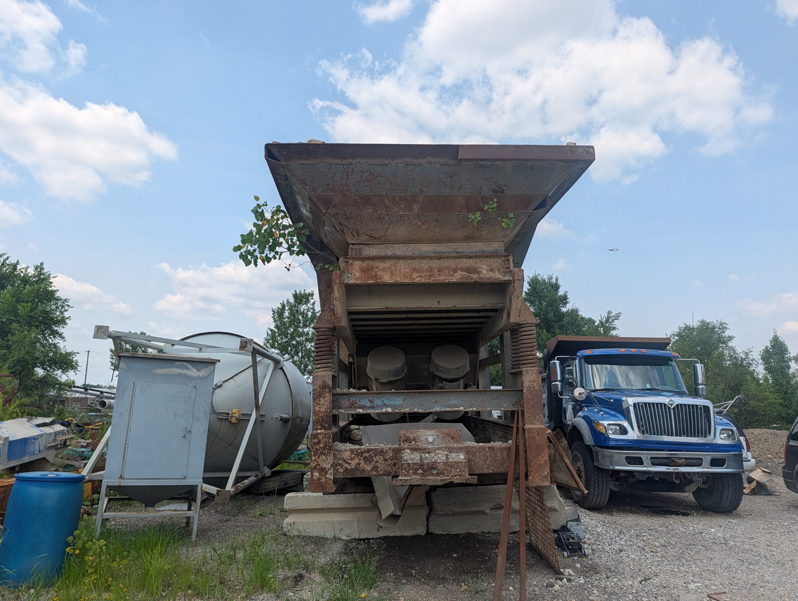 Inertia Model 5066 LPR Crusher with Radial Stackers - Image 16